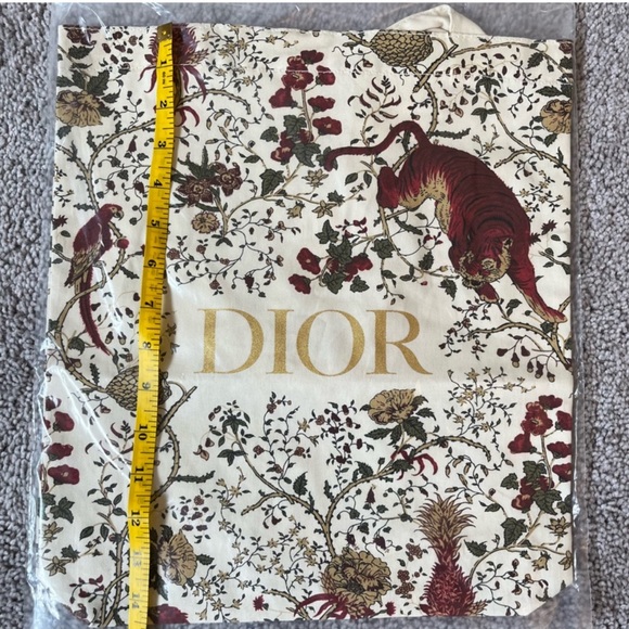New Christian Dior tiger pattern 2023 Tote Bag Novelty with envelope. - Picture 5 of 6